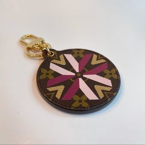 AUTHENTIC LV ILLUSTRÉ MULTI V BAG CHARM KEY HOLDER